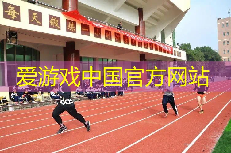 瘦子男性室内健身动作