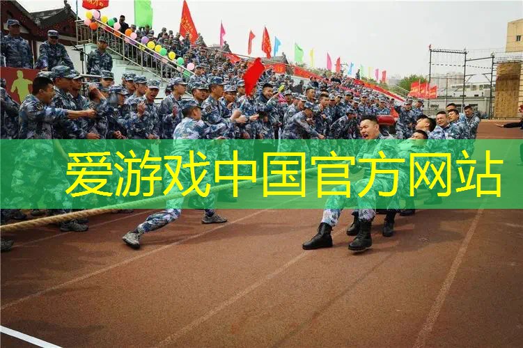 气质与力量并存，公园健身翻单杠教你如何健康美丽！